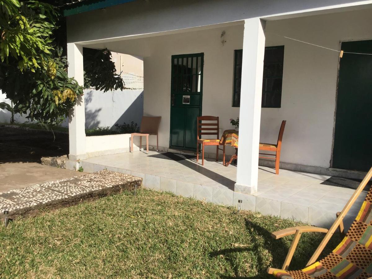 Anns Guesthouse Bakaugambia Eksteriør billede