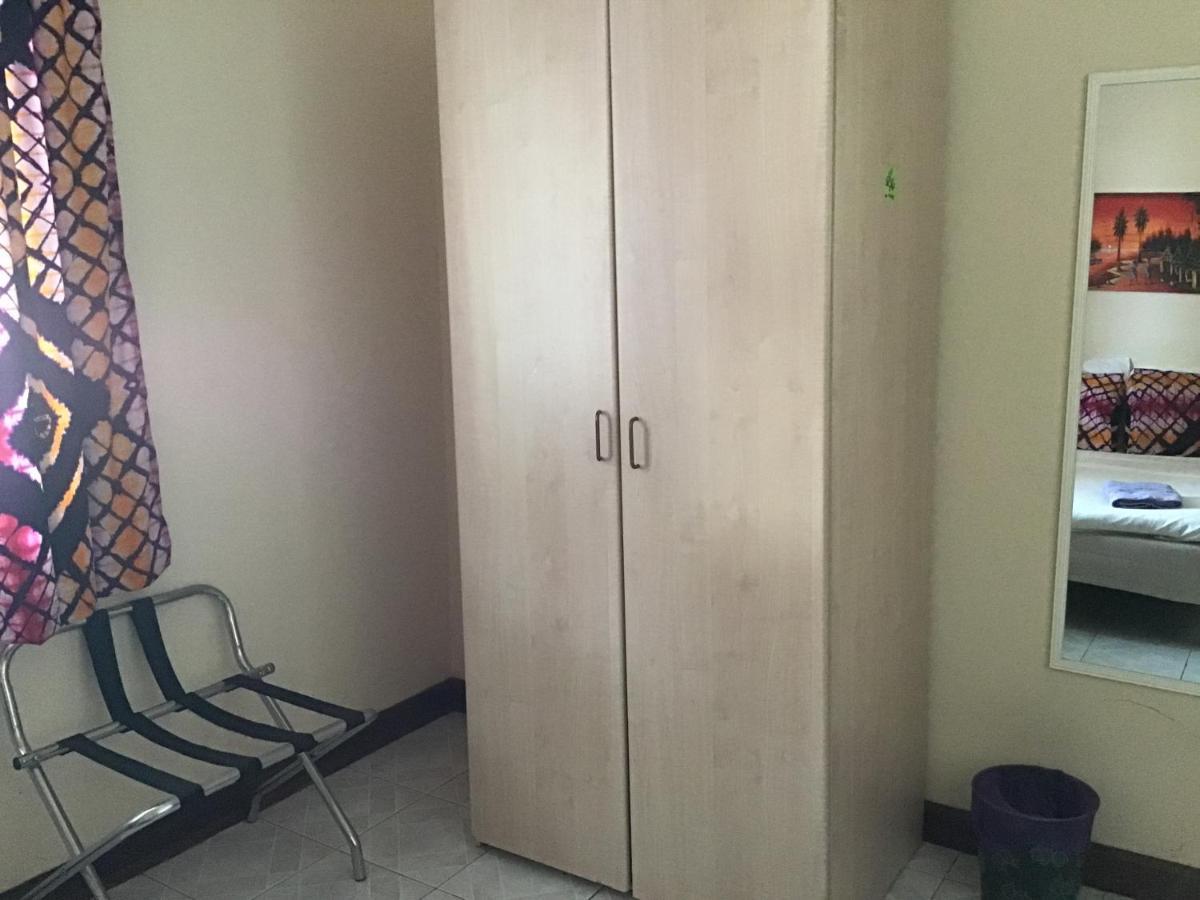 Anns Guesthouse Bakaugambia Eksteriør billede
