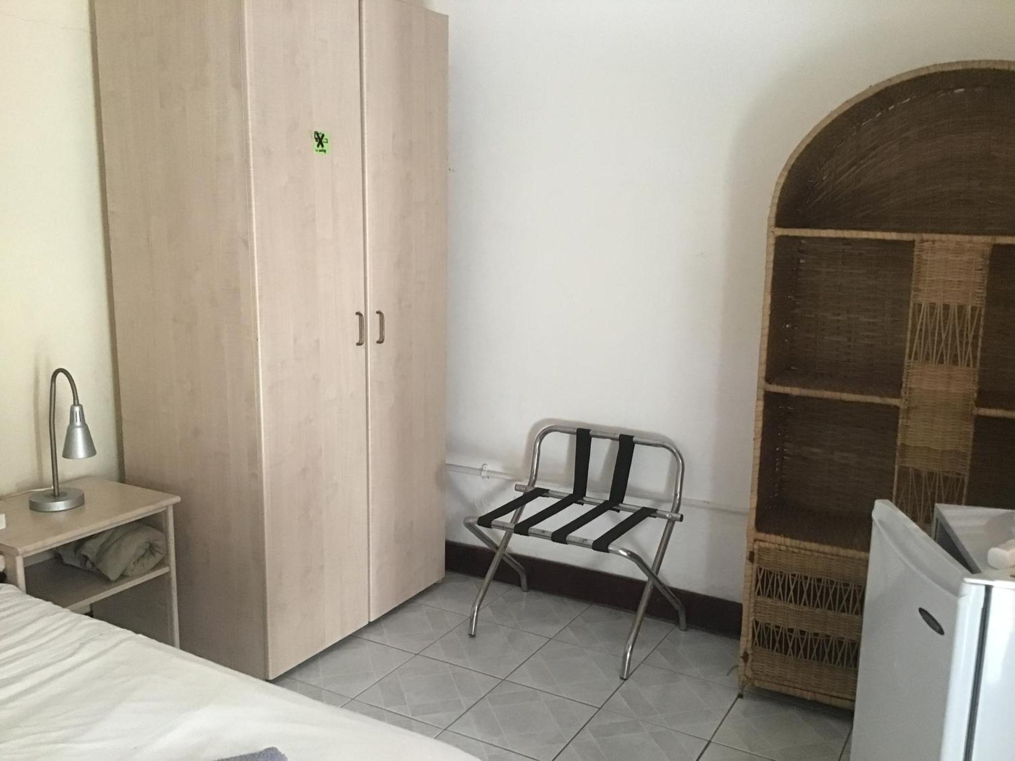 Anns Guesthouse Bakaugambia Eksteriør billede