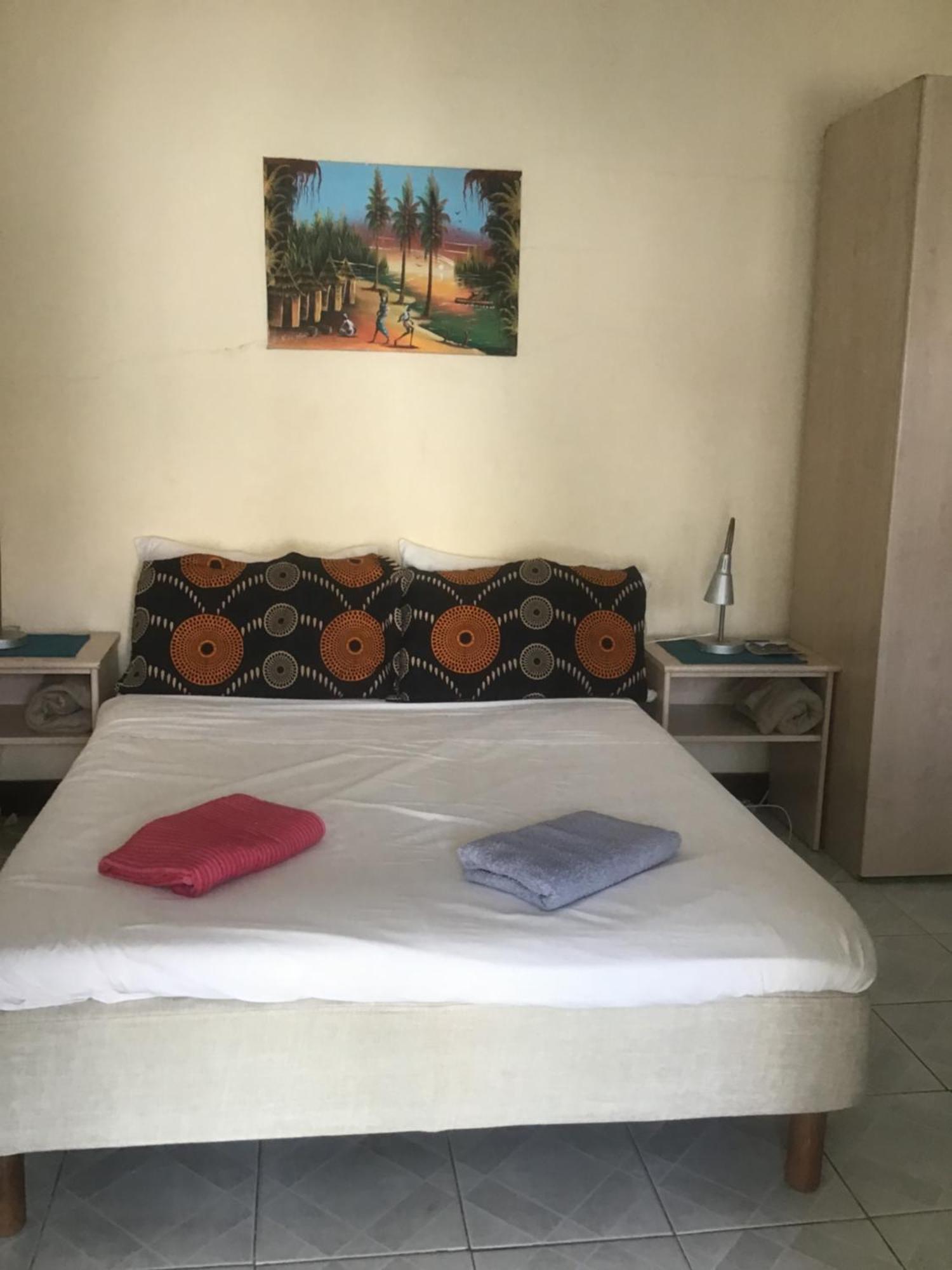 Anns Guesthouse Bakaugambia Eksteriør billede