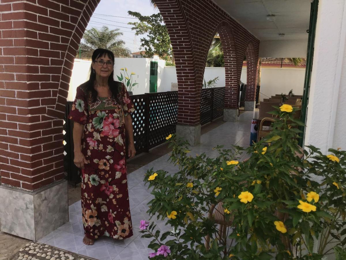 Anns Guesthouse Bakaugambia Eksteriør billede