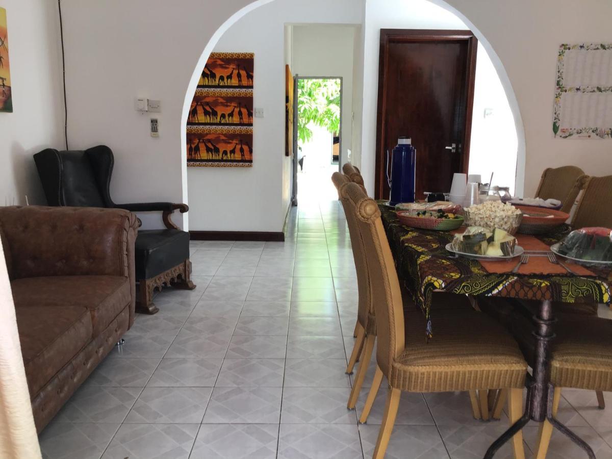 Anns Guesthouse Bakaugambia Eksteriør billede